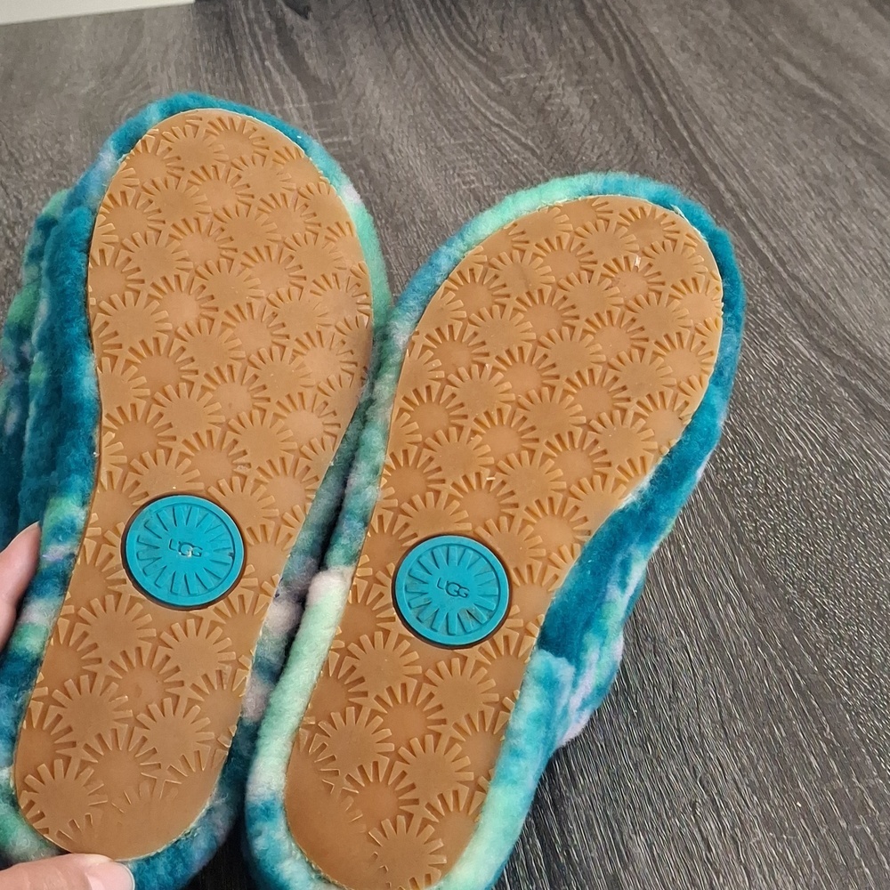 UGG- FLUFF YEAH Slides- W Sz 7 - Picture 6 of 7